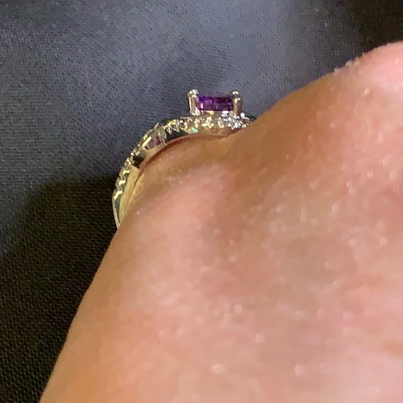 Delicate Silver Tone Ring with Purple Amethyst Colored Stone Size 7 1/2 - Picture 10 of 11